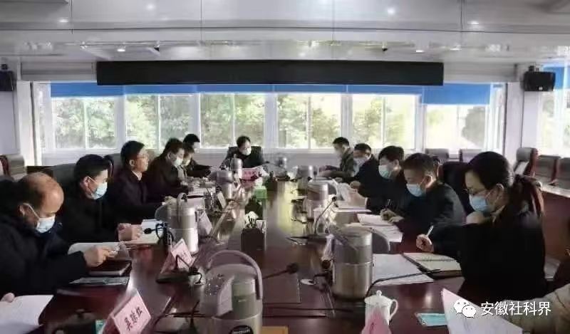 790527484.jpg 790527484.jpg